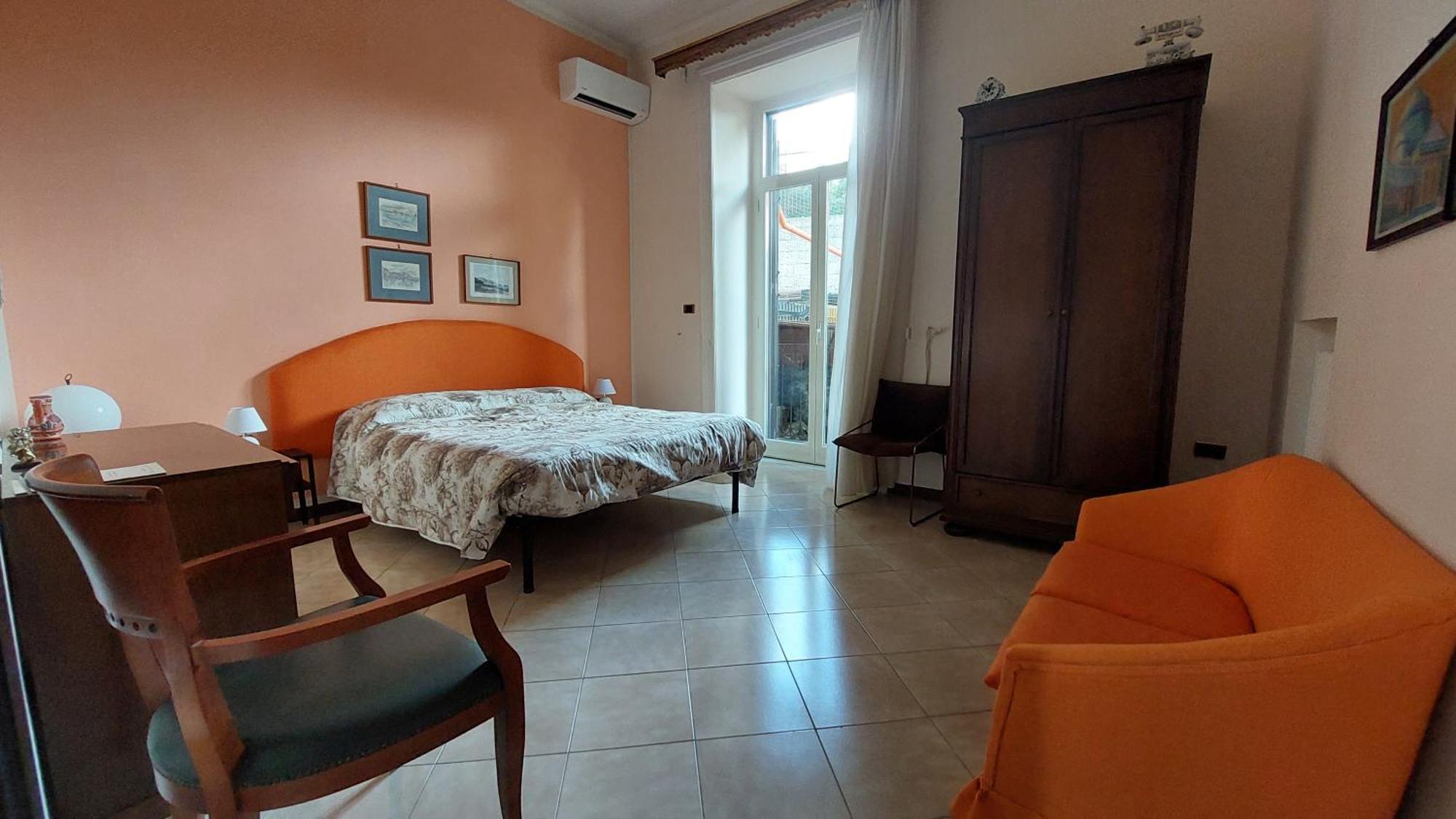 Ventottesima Vacanza + Holiday home Naples