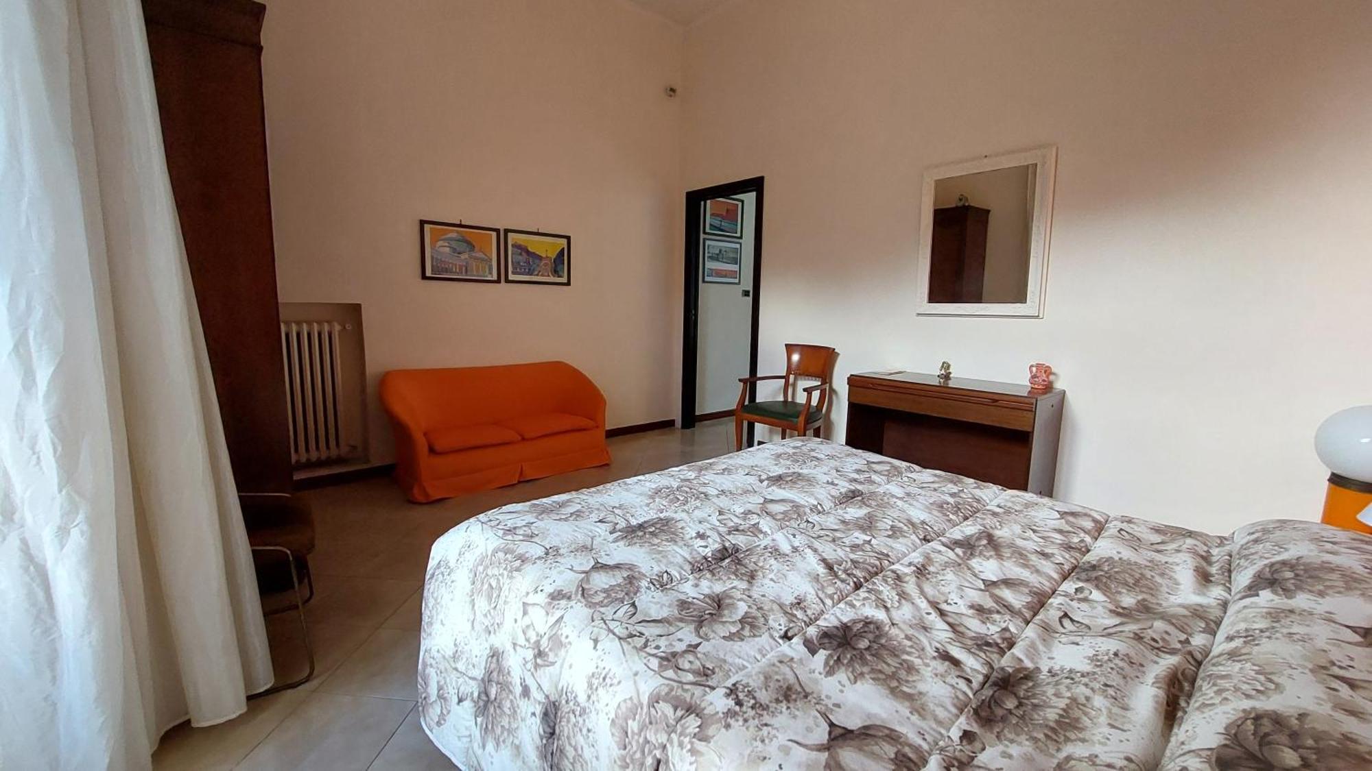 Ventottesima Vacanza + * Naples